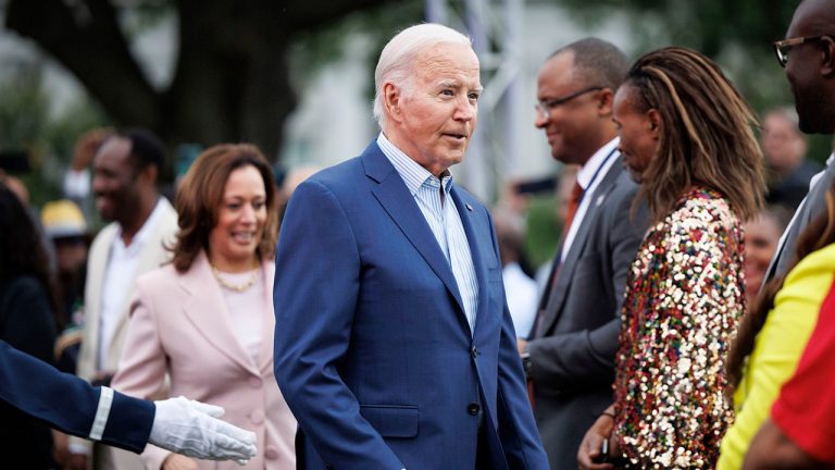 President Biden seems to freeze at White House Juneteenth event