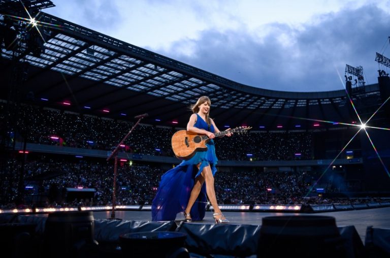 Taylor Swift Fans Cause Another Excitement at Edinburgh Concert