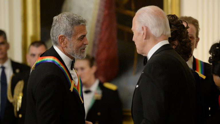 Dave Portnoy teases George Clooney for taking 3 weeks to acknowledge Biden’s mental state