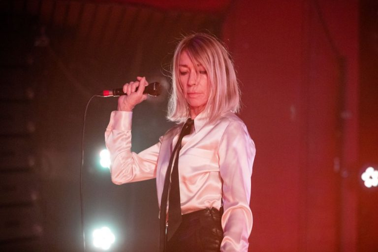 Kim Gordon prefers Billie Eilish over Taylor Swift.