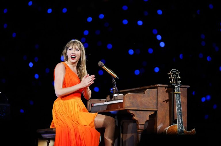 Taylor Swift sings ‘London Boy’ live for the first time on tour.