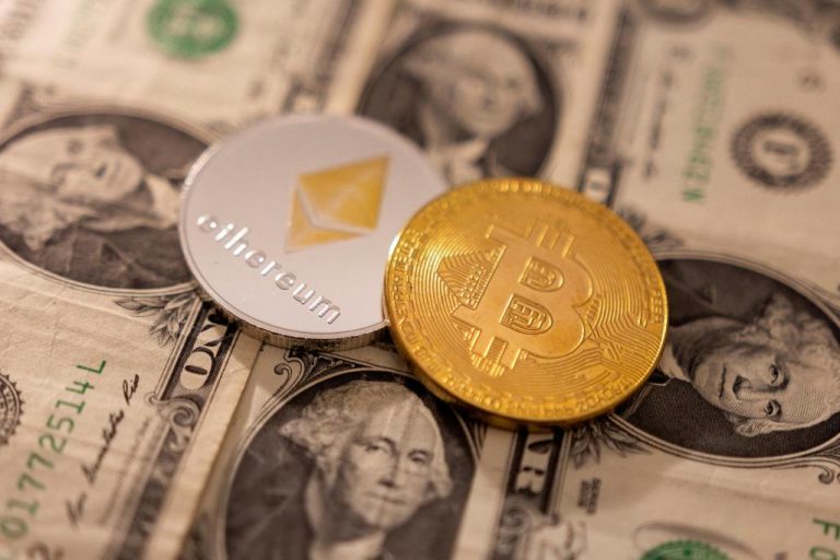 Trump and RFK Jr. try to win over crypto voters at Bitcoin Conference, Harris left behind.