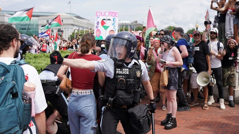 White House criticizes people supporting Hamas in DC