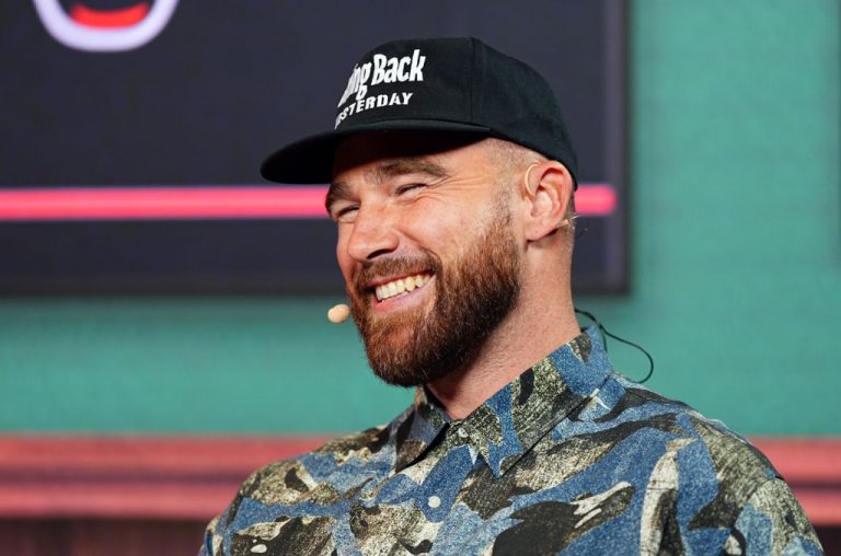 Travis Kelce makes fan speechless with joke about Taylor Swift.