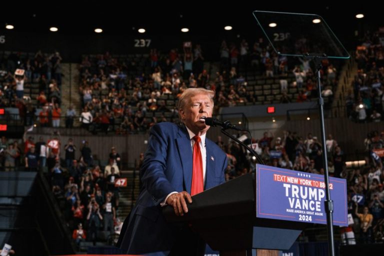 Trump’s support is increasing while Democrats are facing challenges, which could lead to a Republican victory in New York.