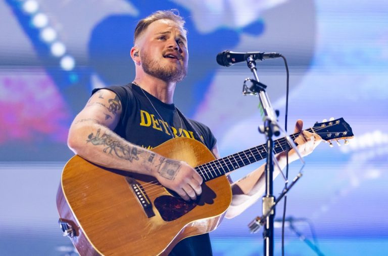 Zach Bryan says Kanye West is better than Taylor Swift on Twitter, then apologizes