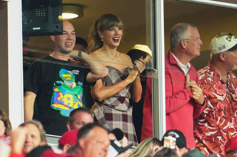 Joe Buck doesn’t allow Taylor Swift and Travis Kelce jokes in his house.